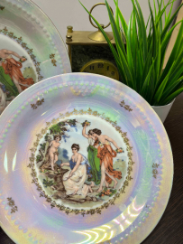 Тарелка "Мадонна" Colditz Porzellan Германия. Тонкий рельефный фарфор, деколь, перламутр, позолота.. Картинка 3